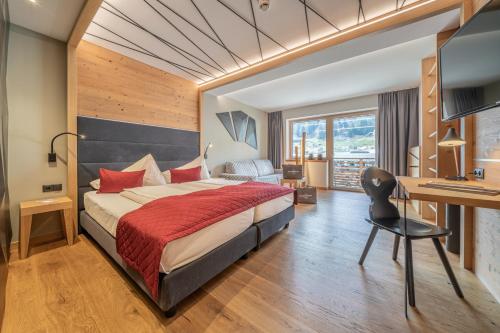 1 queen bed, 1 sofa bed