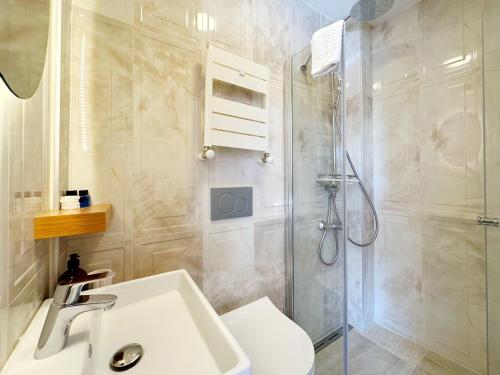 Double Room image 4