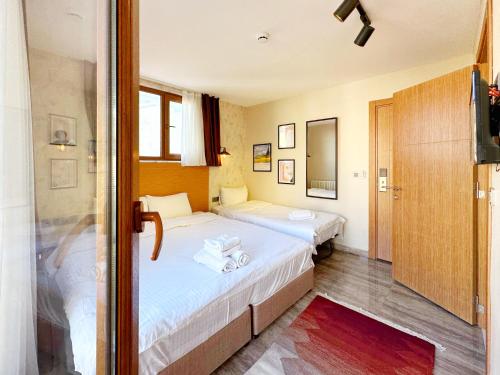 Deluxe Room image 5
