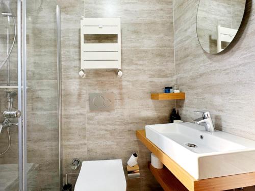 Budget Double Room image 9