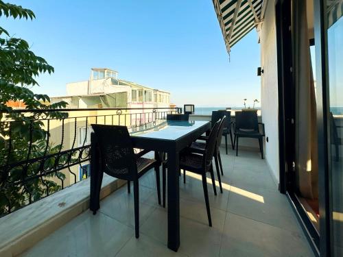 Family Room with Sea View image 2