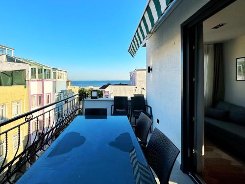 Family Room with Sea View image 1
