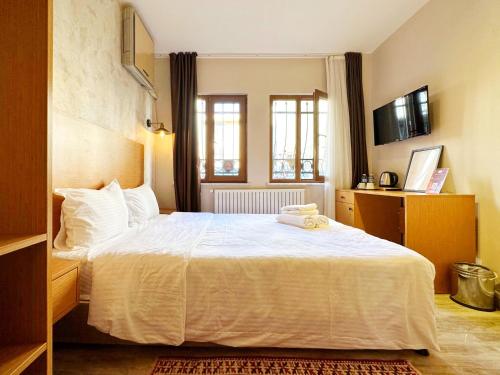 Budget Double Room image 6