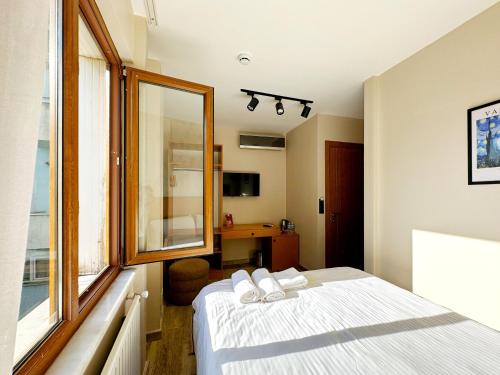Double Room image 7
