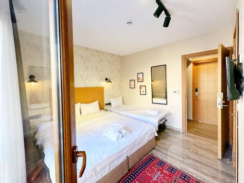 Deluxe Room image 3