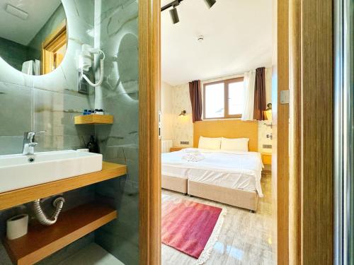 Deluxe Room image 1