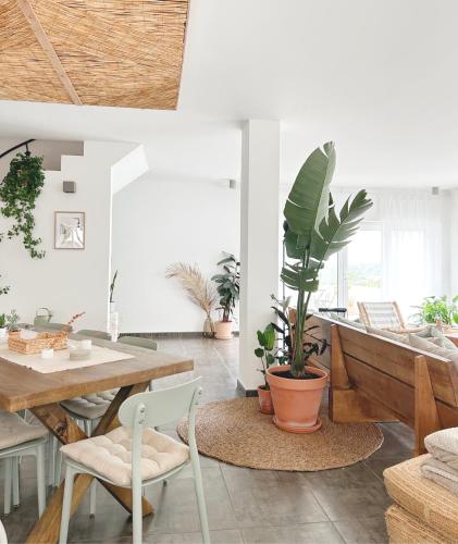 ห้องอาหาร, Sãone Guesthouse - Coworking & Retreat Location (Saone Guesthouse - Coworking & Retreat Location) in บาเลยา
