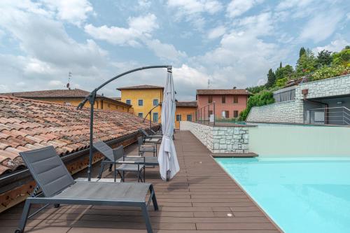  Elegant and modern TOP apartment with shared pool in Salò