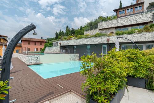  Elegant and modern TOP apartment with shared pool in Salò