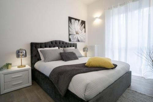  2 Bed Apartment Sleeps 4 - En-Suite Bath -Tv -WiFi in Asti