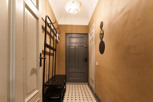 Vintage 1BR apartment in Quiet center of Riga in Észak-Riga