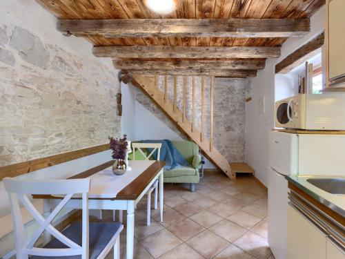 Holiday Home Pinia I by Interhome in 卡斯特里爾
