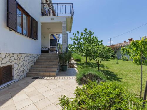 Apartment Laura by Interhome in Kapelica