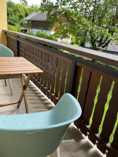 Erkély/terasz, Antik Chic mit Gartenblick in Grodig