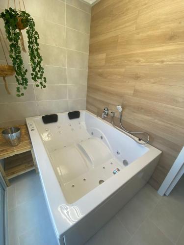 Hot tub, Apto. Burbujas - Marenia´s Dream in Almadrava