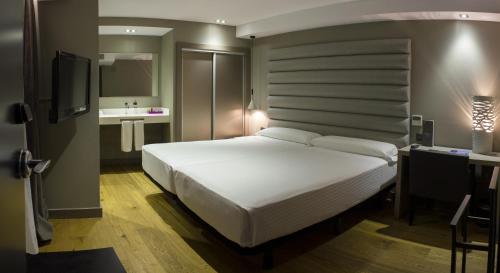 2 twin beds