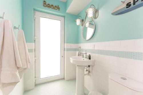 Four-Bedroom Holiday Home image 6