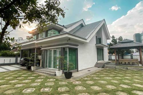 Luxury One Villa - In the heart of Petaling Jaya Luxury One Villa - In the heart of Petaling Jaya