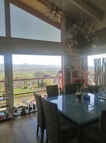  Einfamilienhaus, Kurzzeitmiete mit schöner Aussicht, Hohe Räume in Aristau