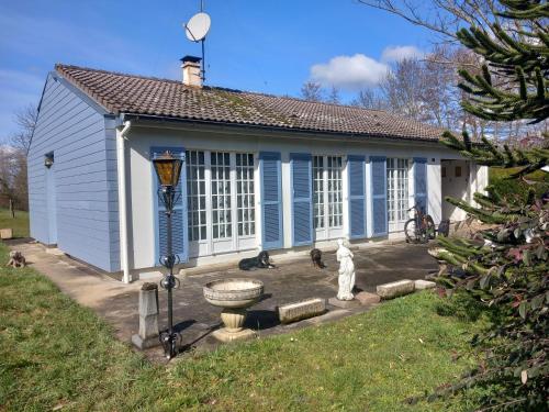 La maison des amoureux de ballades dans le Jura gîte à louer Chevreaux