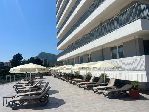 Peldbaseins, Hotel Sato Conference & SPA Resort in Sutomore