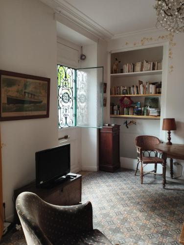 Le Voltaire in Chateau-Landon