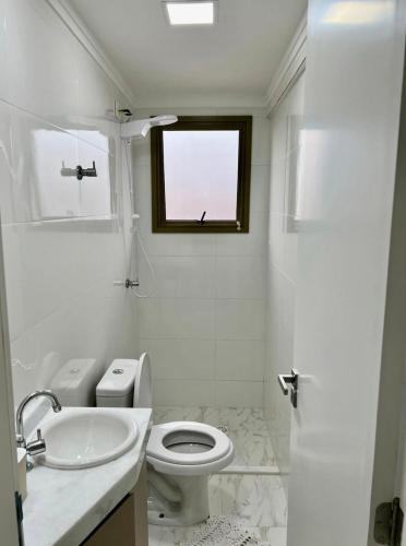 Ap na Praia Grande - aviacão 300 metros praia, com check-out às 22h (Ap na Praia Grande - aviacao 300 metros praia, com check-out as 22h) in อเวียเซา