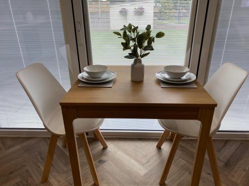 The Lodge at Crown Point, Entire Place, Private Secure Parking, EV Point, Brand new in Hillmorton