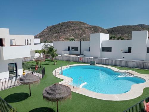 Apartment with Pool View