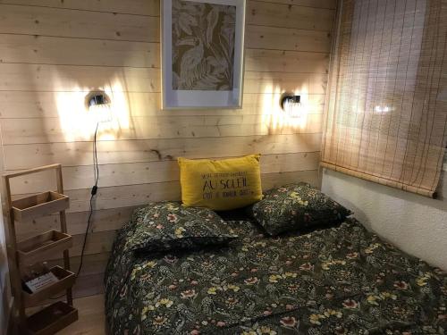 Joli studio vue Mont Saint Clair, parking, ménage et linge de lit inclus