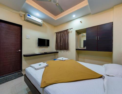 Hotel RadhaKrishna-Couple Friendly