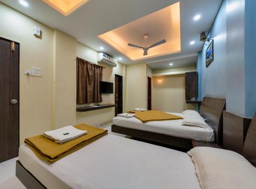 Hotel RadhaKrishna-Couple Friendly