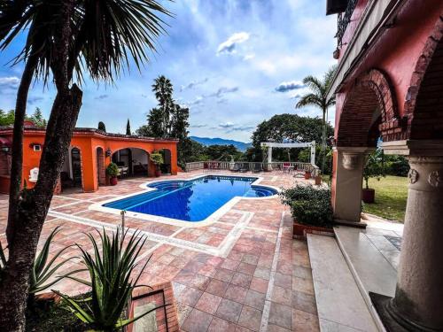 Villa Luz: A Luxurious Mansion in El Poblado
