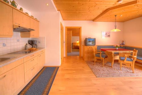 2 bedrooms, 3 beds