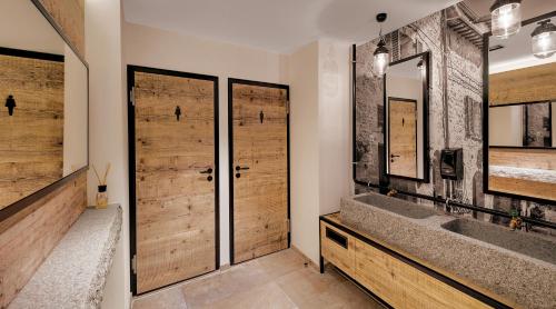 Alpen Hotel München - image 11