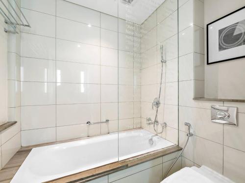 Paramount Towers - Cosmos Living 1 Bedroom, Дубай (фото 10)