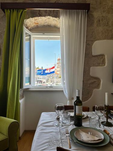 Létesítmények, Castel Nonna Franka in Sutivan