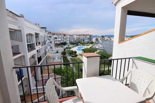  apartamento con vistas al lago ref 62, Ferienwohnung in Empuriabrava
