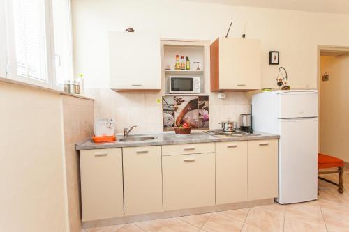 Nena City Center Apartment - image 7