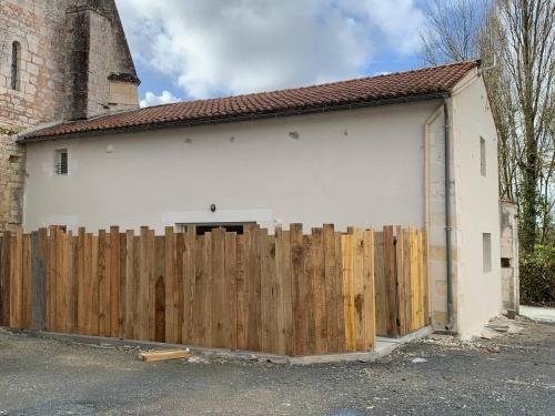 P'tit gite du prieuré (P'tit gite du prieure) in Lussant