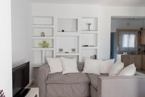 Monolithos Pool Villa by the Beach - image 5