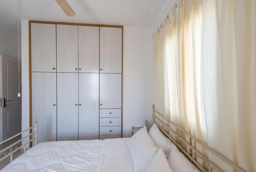 Monolithos Pool Villa by the Beach - image 6