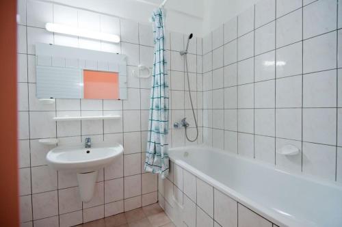 Regina Hotel – Sunny Beach, UT