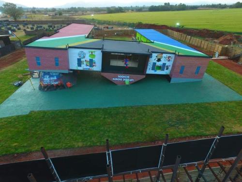 A szálláshely kívülről, Ten Flags Theme Park in Kroondal