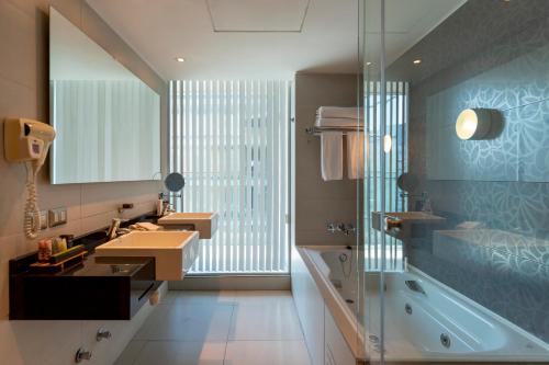 room detail thumbnail 2