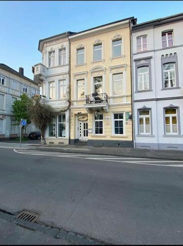 Helle schöne 2 Zimmer Wohnung im Herzen Krefelds