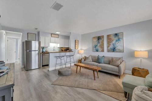 Okaloosa Island White Sand Beach 1BR Condo Getaway