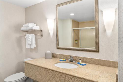 Holiday Inn Express & Suites Wilmington-Newark, an IHG Hotel