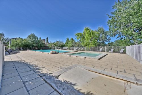 LE PETIT BONHEUR - PLACE PARKING PRIVEE - CLiM - TERRASSE - PISCINE PARTAGEE - PROCHE PARC SPIROU