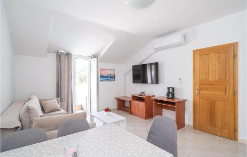 Awesome Apartment In Dubrovnik With Jacuzzi